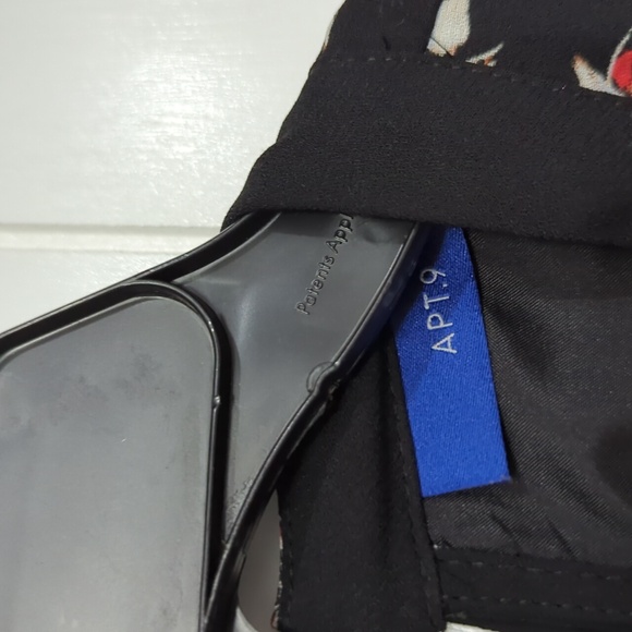 ❤️5/$25   Gorgeous Black Red and White Floral Flowy Dress - Picture 6 of 9